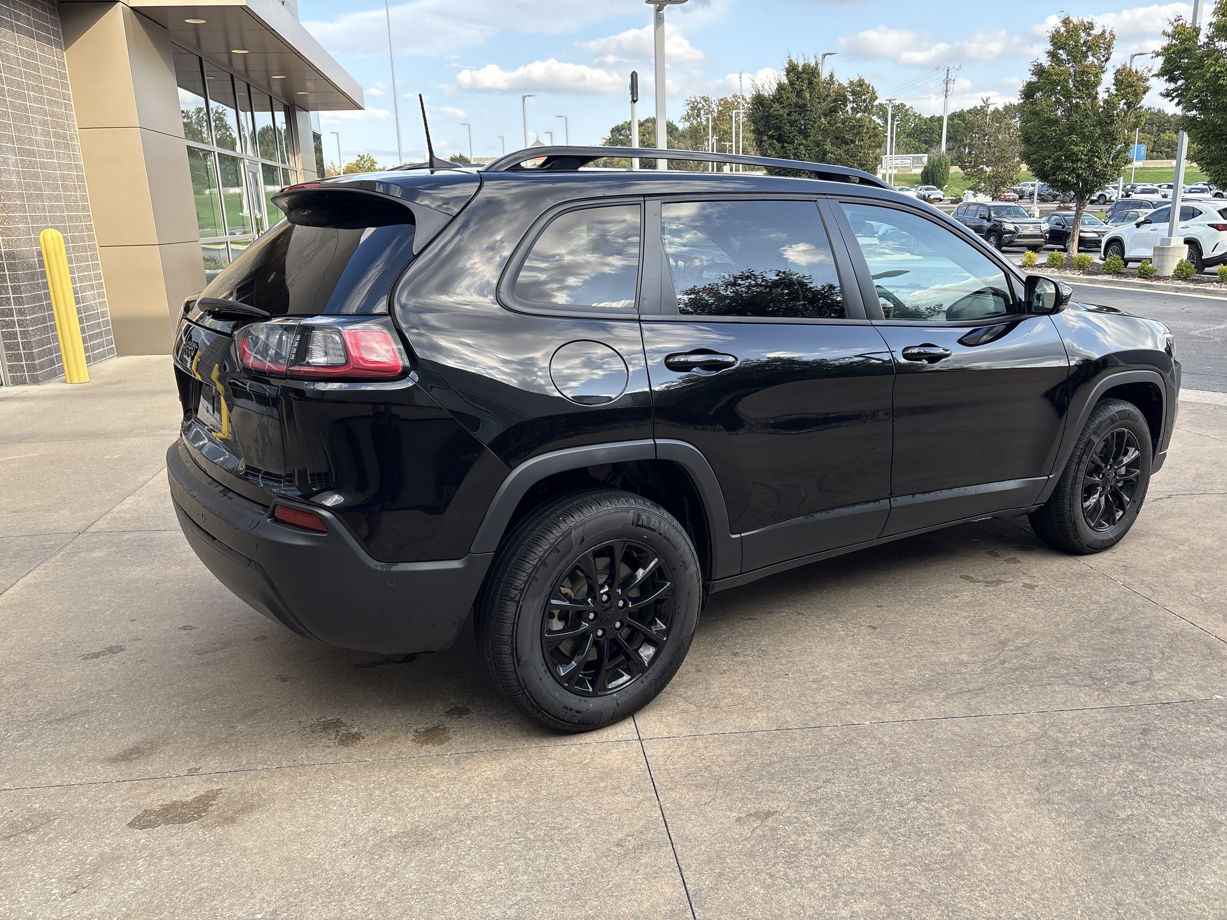 Used 2023 Jeep Cherokee Altitude Lux AWD/4WD image 21