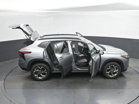 Used 2025 Chevrolet Trax LT w/ LT Convenience Package FWD image 48