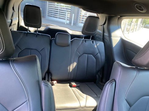 Used 2025 Chrysler Pacifica Select FWD image 20