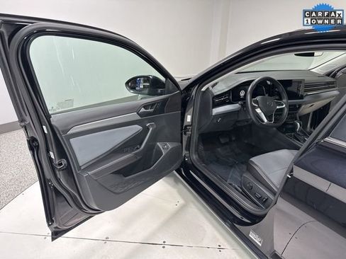 Used 2025 Volkswagen Jetta SE image 7