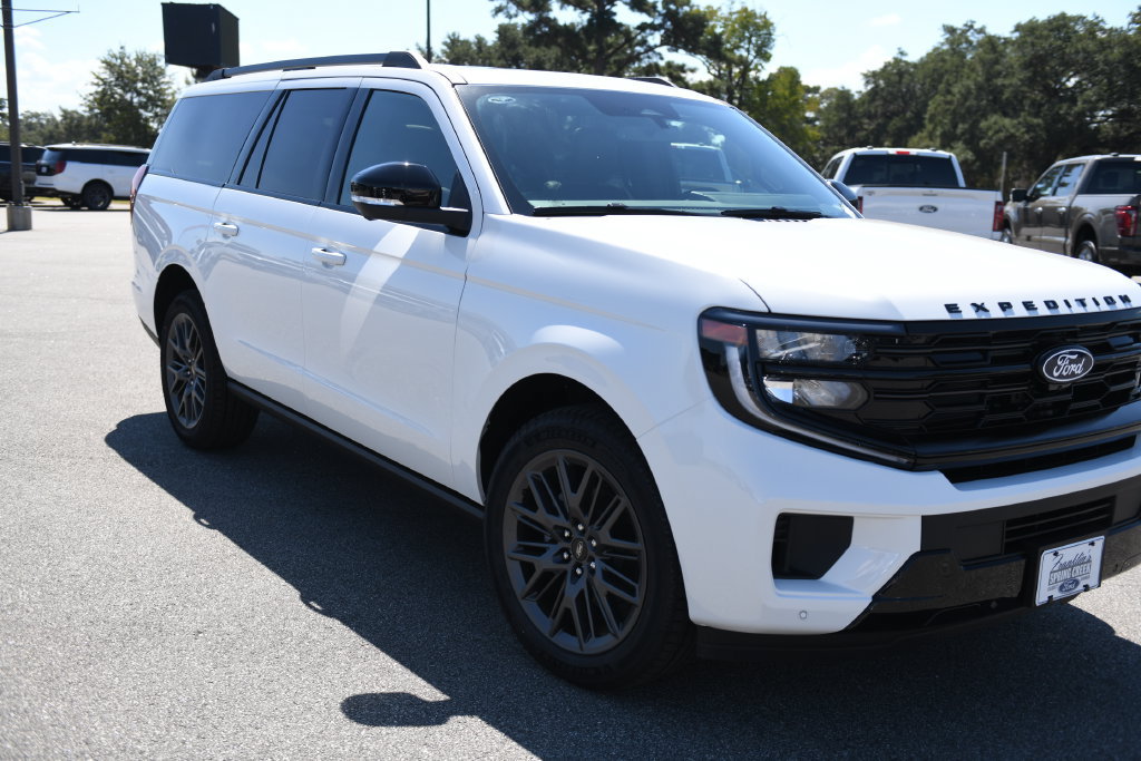 New 2027 Ford Expedition Max Platinum w/ Stealth Appearance Package RWD image 3