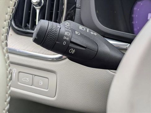 Used 2022 Volvo XC60 T8 Inscription w/ Advanced Package image 9