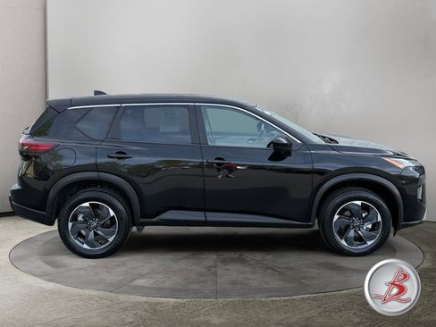Used 2025 Nissan Rogue SV AWD/4WD image 8