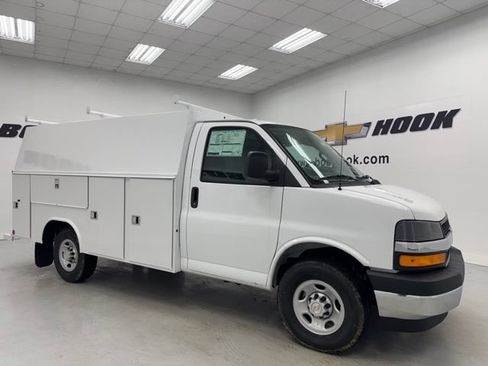 New 2026 Chevrolet Express 3500 w/ Power Convenience Package RWD image 3