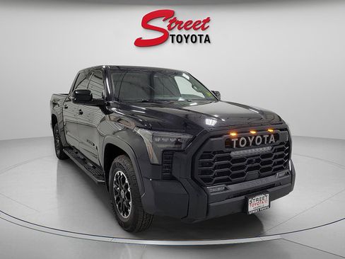 Used 2022 Toyota Tundra SR5 w/ TRD Off-Road Premium Package image 5