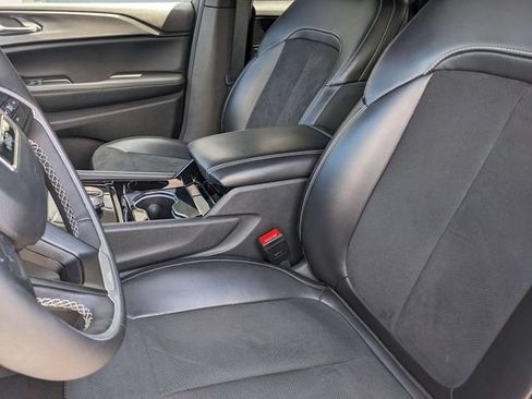 Used 2023 Jeep Grand Cherokee Altitude AWD/4WD image 12