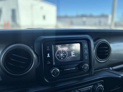 Used 2018 Jeep Wrangler Unlimited Sport AWD/4WD image 23