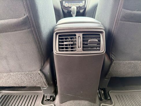 Used 2015 Nissan Rogue SV w/ SV Premium Package image 35