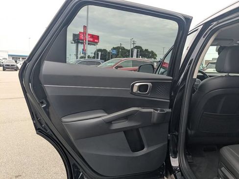 Used 2025 Kia Sorento S FWD image 24