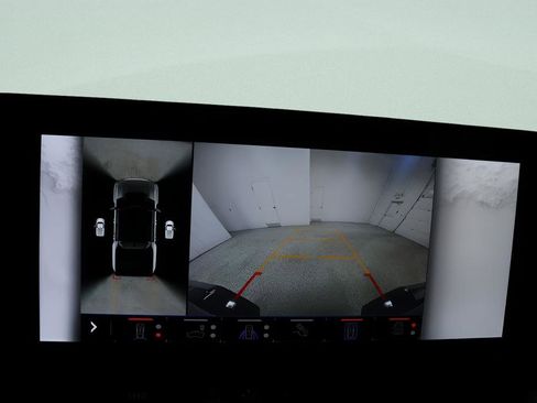 Used 2025 GMC Hummer EV 3X w/ LPO, Illumination Package image 13