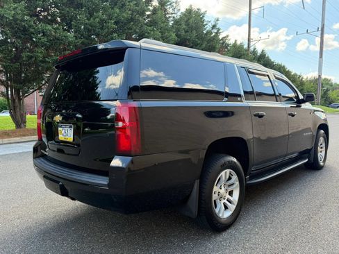 Used 2020 Chevrolet Suburban LT w/ Luxury Package AWD/4WD image 7