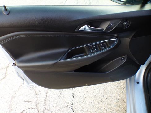 Used 2017 Chevrolet Cruze Premier image 16