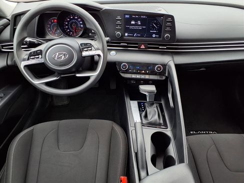 Used 2023 Hyundai Elantra SEL image 12