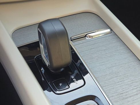 Used 2024 Volvo V60 B5 Cross Country Plus image 31