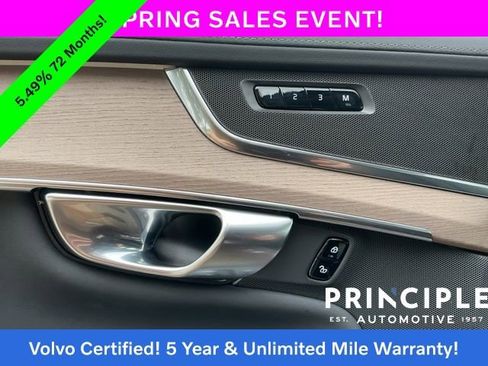 Certified 2025 Volvo XC90 B5 Plus AWD/4WD image 28