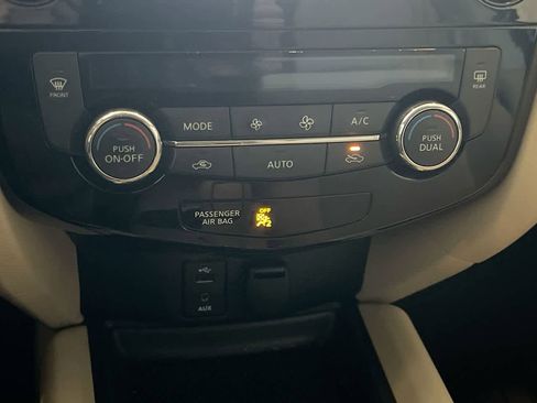 Used 2015 Nissan Rogue SV w/ SV Premium Package image 19