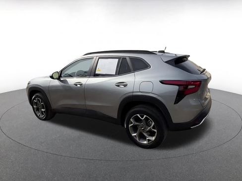 Used 2025 Chevrolet Trax LT image 10