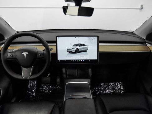 Used 2022 Tesla Model Y Long Range image 21