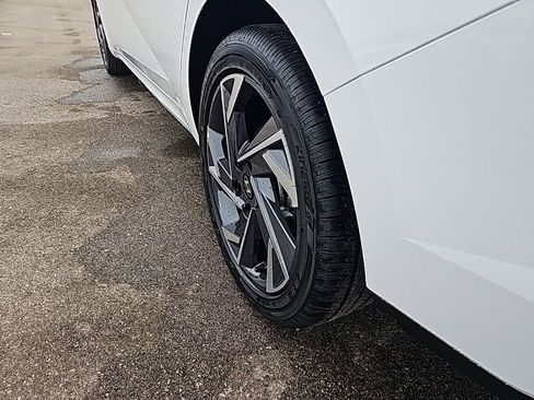 New 2026 Hyundai Elantra Limited image 40