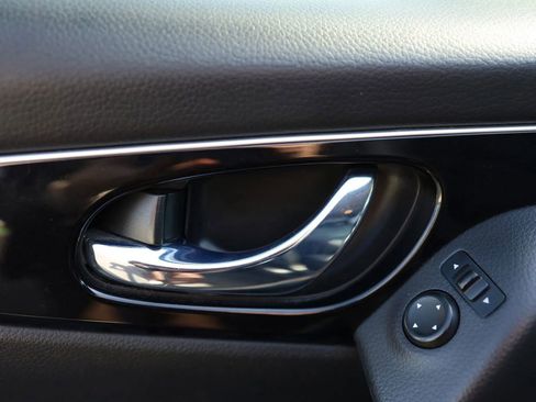 Used 2018 Nissan Rogue Sport SL w/ SL Premium Package image 13