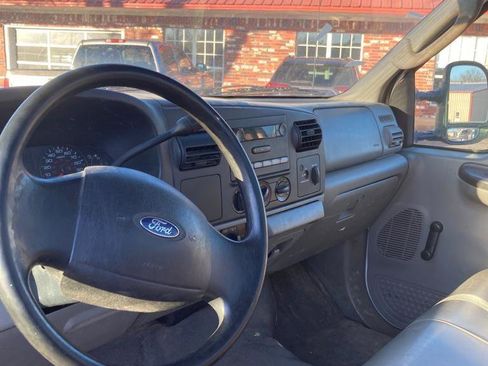 Used 2005 Ford F450 XL image 4