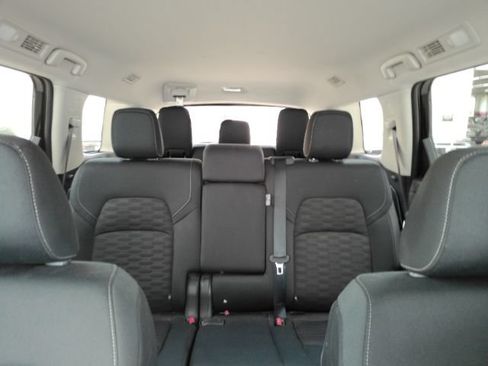 Used 2025 Nissan Pathfinder SV FWD image 33