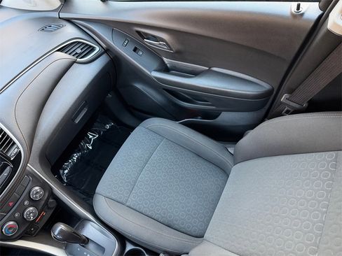 Used 2021 Chevrolet Trax LS w/ Tint and Cruise Package image 17