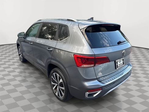 Used 2023 Volkswagen Taos SE w/ Panoramic Sunroof Package FWD image 8