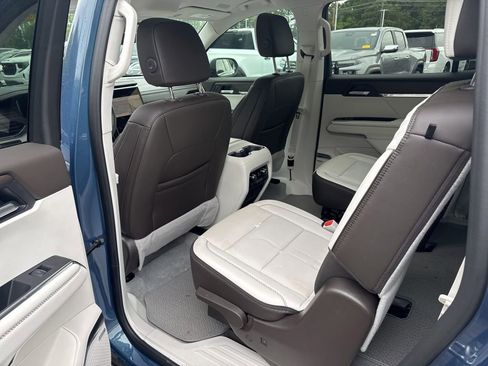 Used 2025 GMC Acadia Denali w/ Super Cruise Package FWD image 5