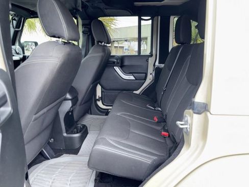 Used 2017 Jeep Wrangler Unlimited Sahara w/ Connectivity Group image 8