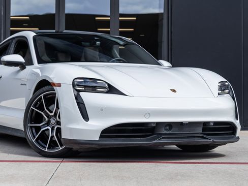 Certified 2023 Porsche Taycan image 9