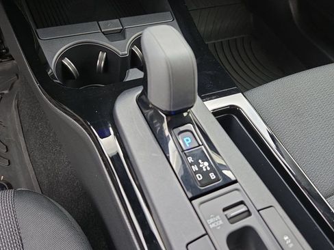 Certified 2025 Toyota Prius LE FWD image 25