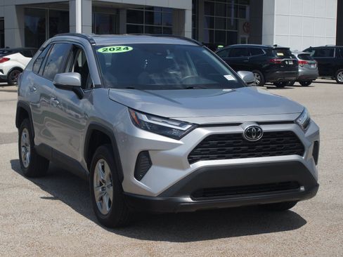 Used 2024 Toyota RAV4 XLE w/ Convenience Package FWD image 24