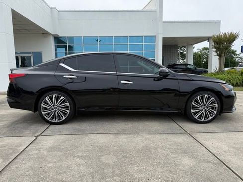 Used 2023 Nissan Altima 2.5 SL FWD image 2