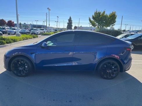 Used 2024 Tesla Model Y Long Range AWD/4WD image 8