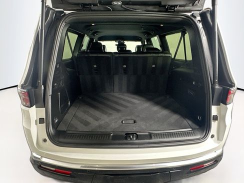 Used 2023 Jeep Wagoneer L Series II AWD/4WD image 30
