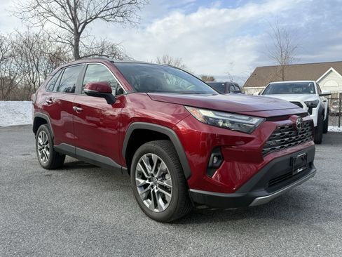 Used 2022 Toyota RAV4 Limited image 14