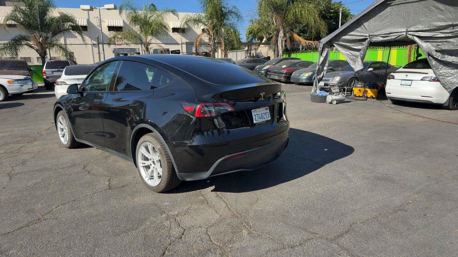 Used 2024 Tesla Model Y Long Range AWD/4WD image 4