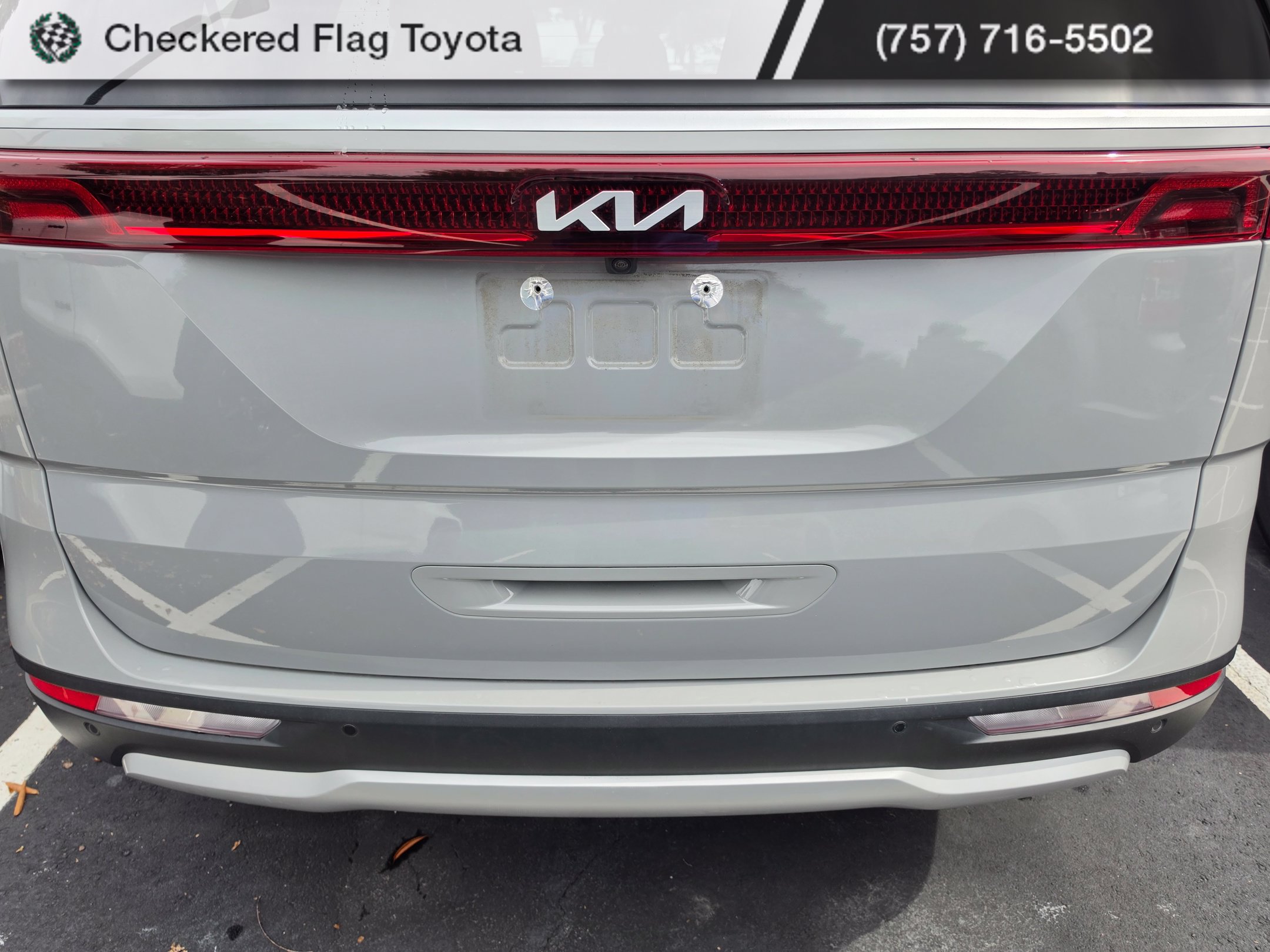 Used 2022 Kia Carnival EX FWD image 7