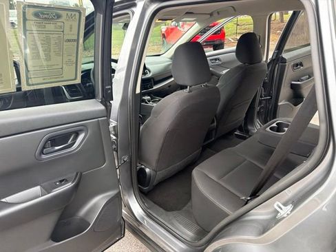 Used 2024 Nissan Rogue S FWD image 17