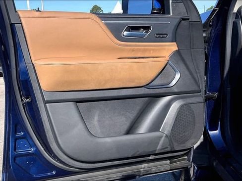 Used 2025 INFINITI QX80 Sensory AWD/4WD image 17