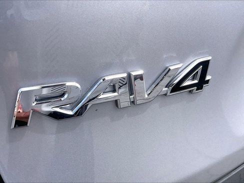 Used 2024 Toyota RAV4 LE AWD/4WD image 9