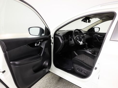 Used 2021 Nissan Rogue Sport SV image 21