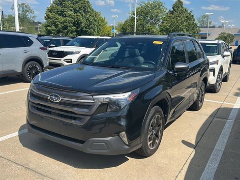 Used 2025 Subaru Forester Premium AWD/4WD image 1