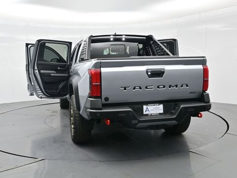 Used 2024 Toyota Tacoma Trailhunter image 43