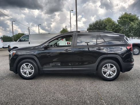 Used 2023 GMC Terrain SLE w/ Driver Convenience Package FWD image 5