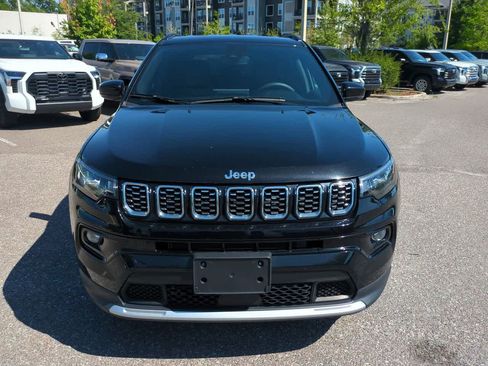 Used 2025 Jeep Compass Limited AWD/4WD image 9