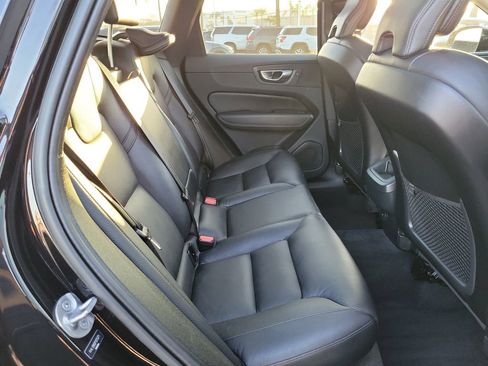 Used 2023 Volvo XC60 B5 Plus image 17