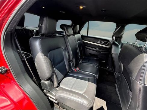 Used 2018 Ford Explorer XLT w/ Equipment Group 202A image 25