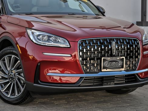 Used 2025 Lincoln Corsair Reserve AWD/4WD image 2